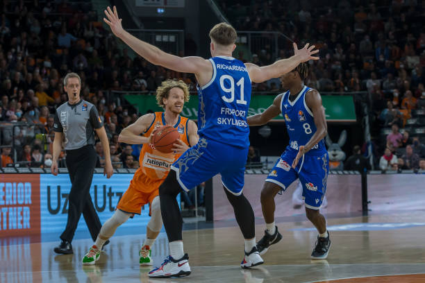 勇士的进攻 勇士的进攻